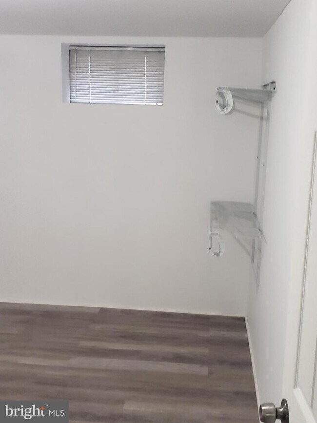 Foto del edificio - 158 Phillips Ave