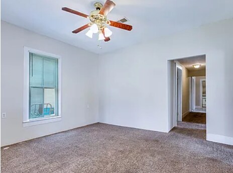 Sala de estar - 435 Preusser St