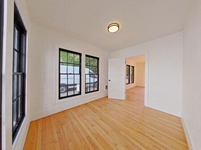 Building Photo - The Amber