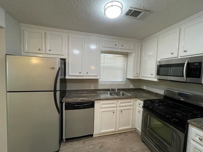 Building Photo - 1832 Bimini Way