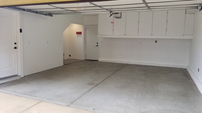 Building Photo - 26002 Marjan Pl