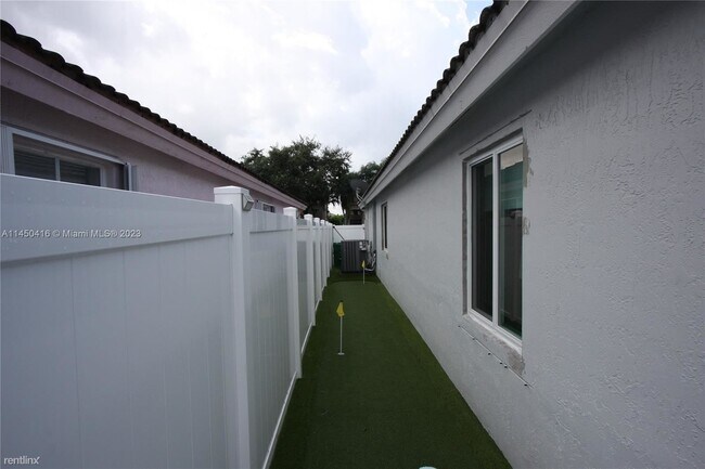 Building Photo - 3 br, 2 bath House - Vizcaya