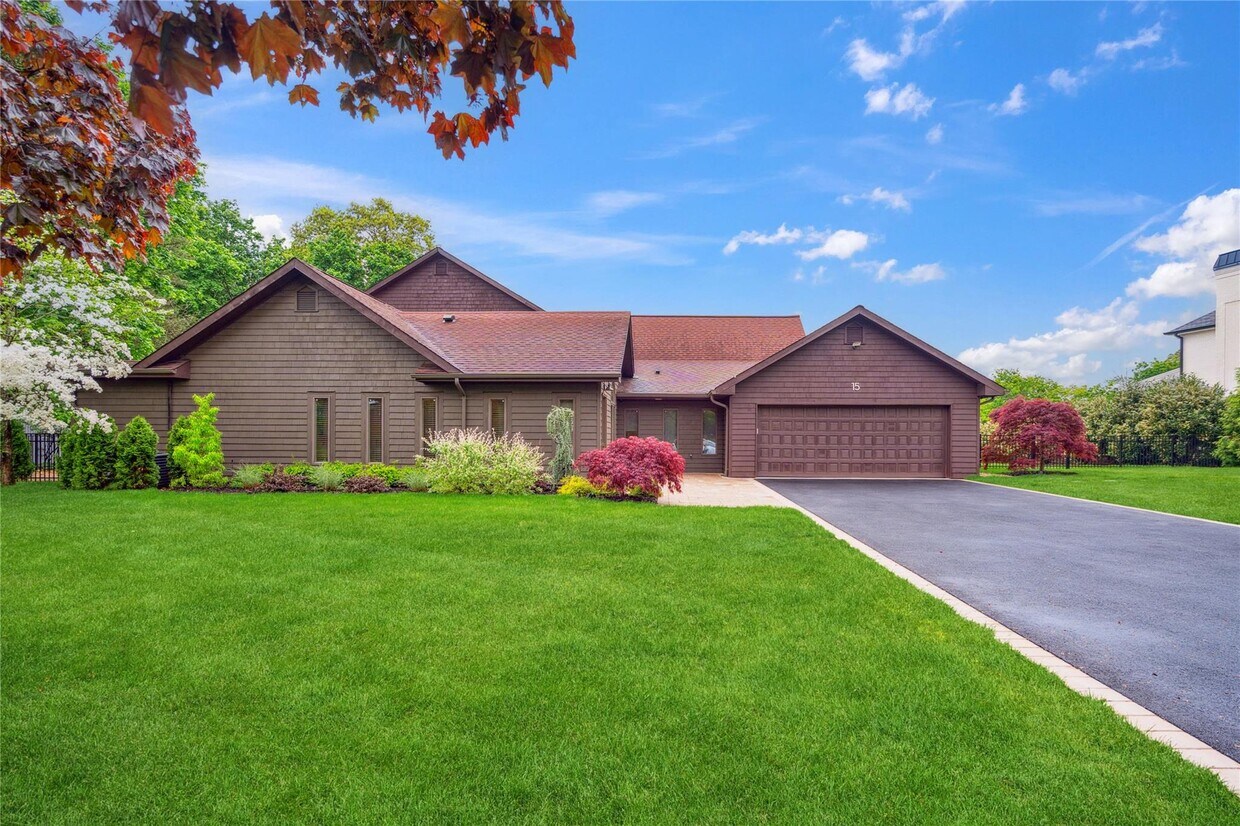 Foto principal - 15 Parkway Dr
