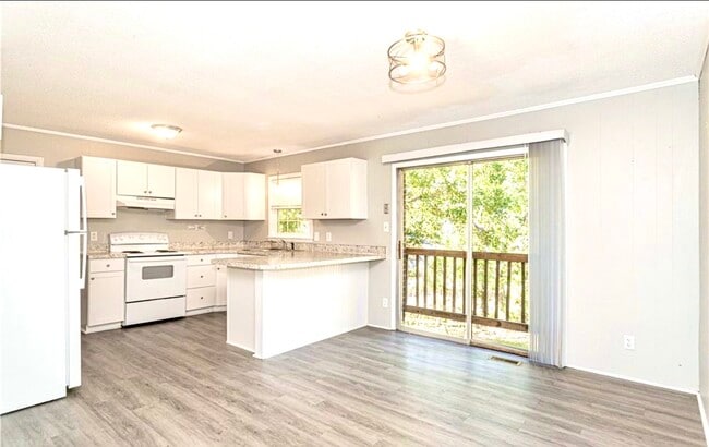 Building Photo - 758 Amber Dr