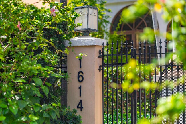 GATED ENTRY - 1614 Pennsylvania Ave