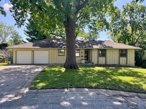 Building Photo - 5007 S Fuller Ave