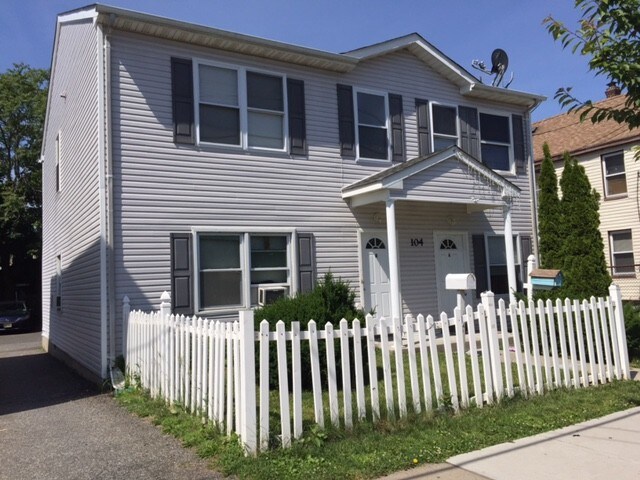 Primary Photo - 104 Sandford St
