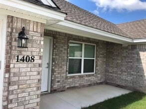 Building Photo - 1408 Rehoboth Dr