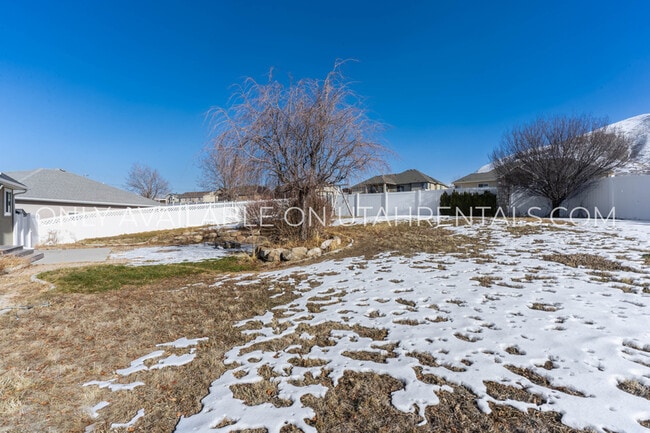 Building Photo - 1595 S 50 W