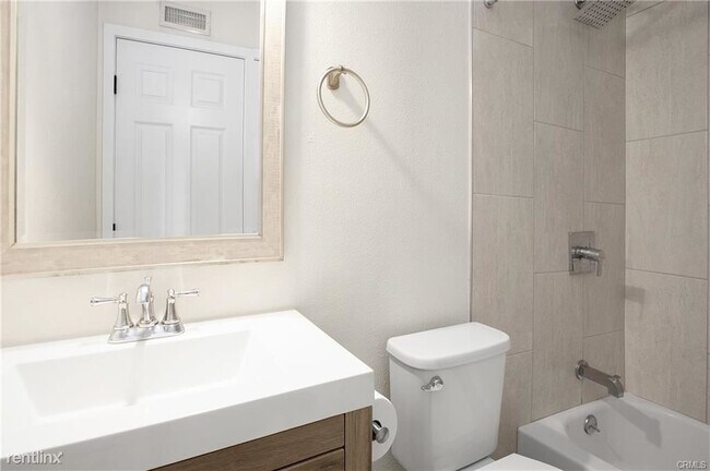 Foto del edificio - 3 br, 2.5 bath House - 3617 S Van Ness Ave