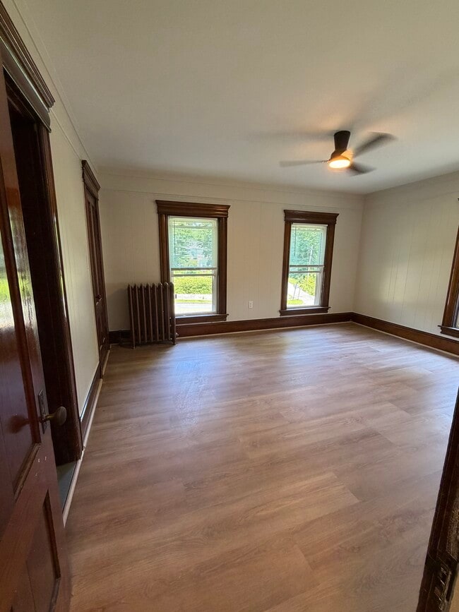Building Photo - 470 Millers Falls Rd