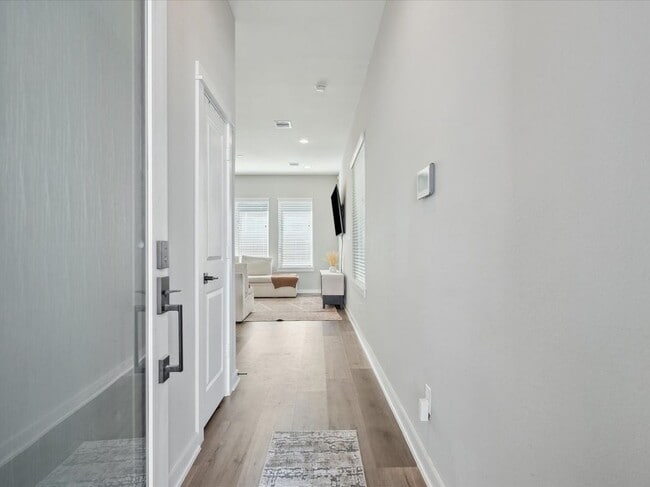 Foto del edificio - 8411 Berry Brush Ln