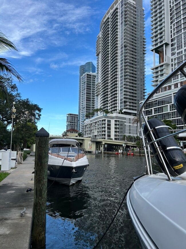 Building Photo - 511 SE 5th Ave