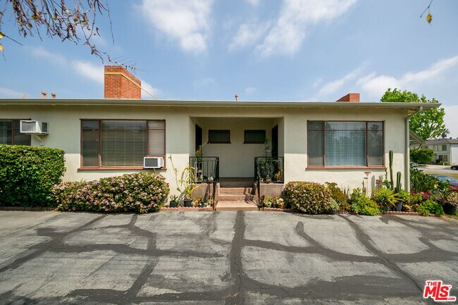 Building Photo - 535 S Sierra Madre Blvd