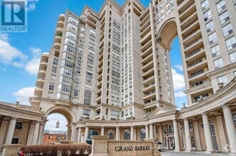 Building Photo - 2285-2285 Lake Shore Blvd W