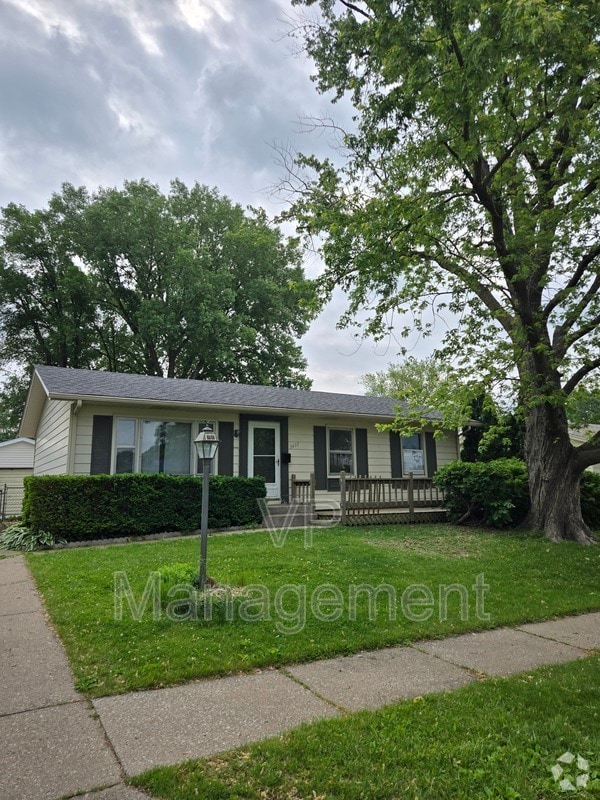 Building Photo - 3433 Somerset Dr