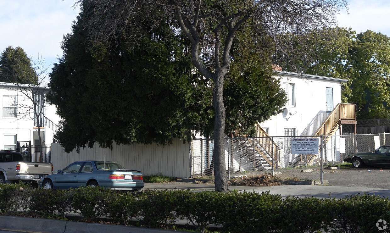 Building Photo - 2429 & 2433 San Pablo Avenue