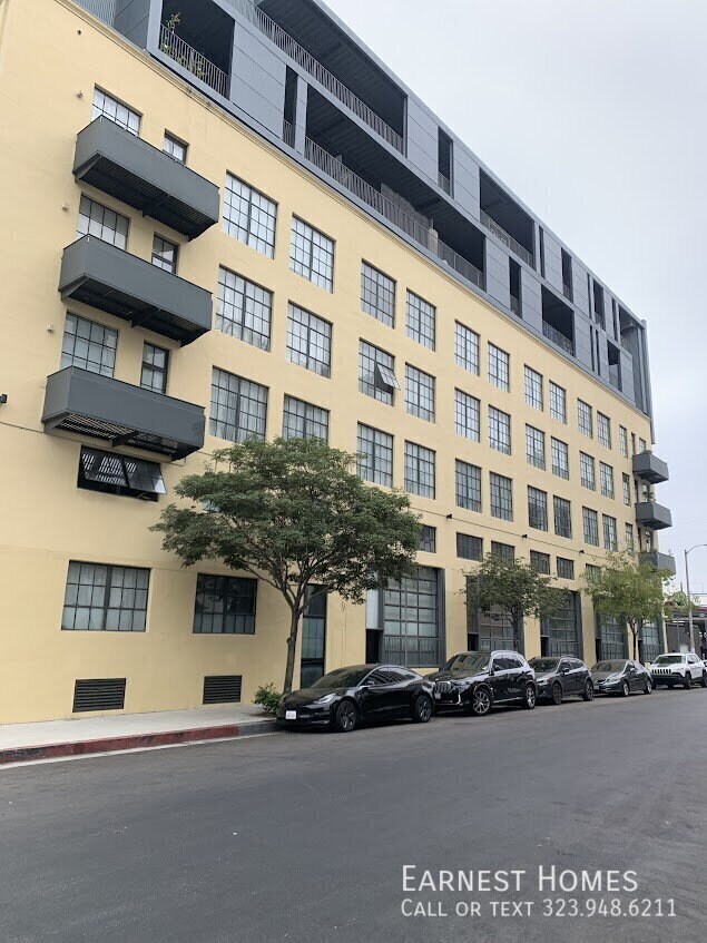 Building Photo - 200 N San Fernando Rd
