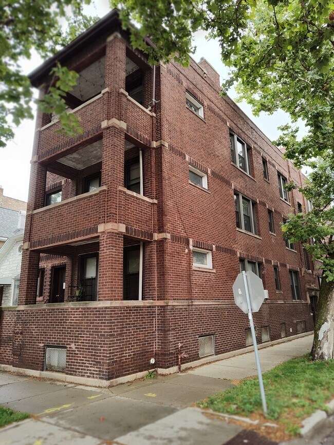 Foto del edificio - 3259 S Lowe Ave