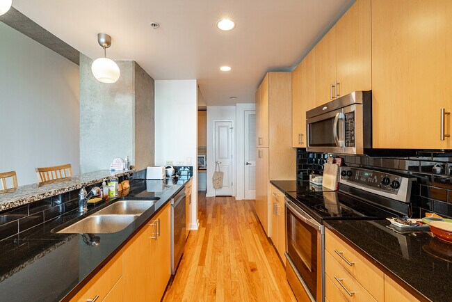 Foto del edificio - 777 N Ashley Dr