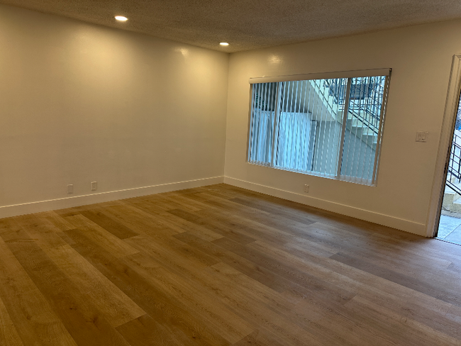 Foto del edificio - 408 N Maple Ave