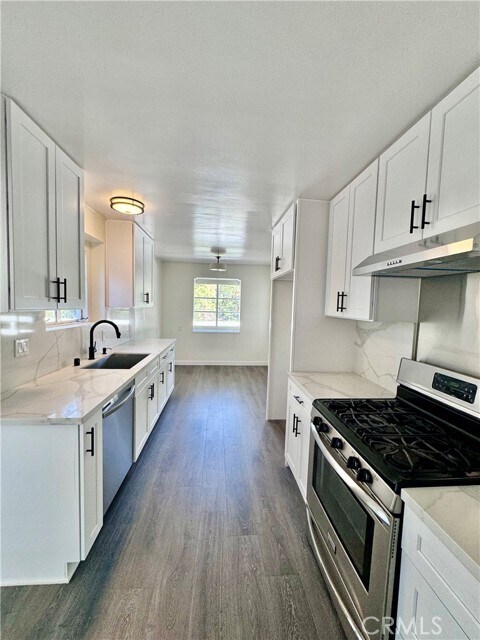 Building Photo - 3925 Chevy Chase Dr