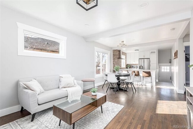 Foto del edificio - 4 Bed 2 Bath House with Great Location!