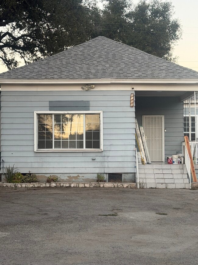 Building Photo - 2108 Casitas Ave