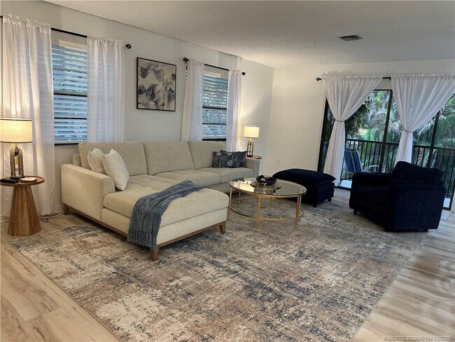 Foto del edificio - 4095 SE Centerboard Ln