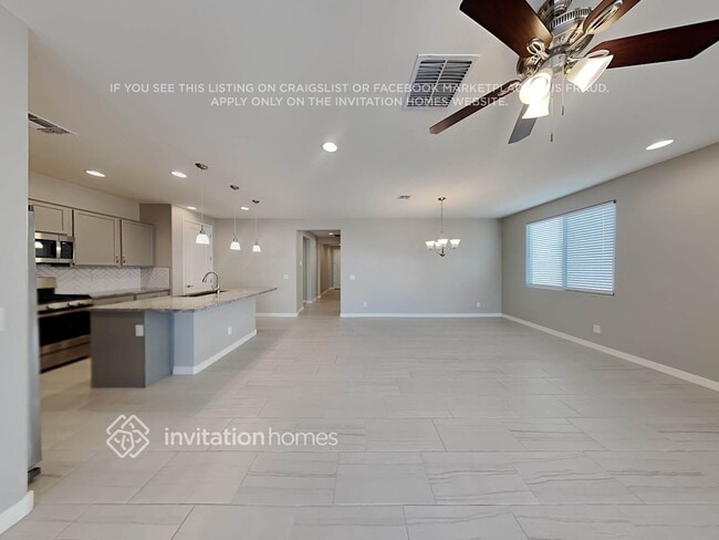 Foto del edificio - 21027 W Berkeley Rd