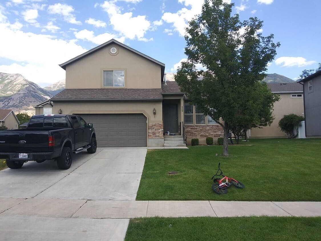 Primary Photo - Large Pleasant Grove Home