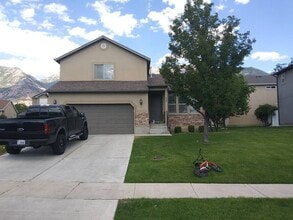 Building Photo - 839 Apple Grove Ln