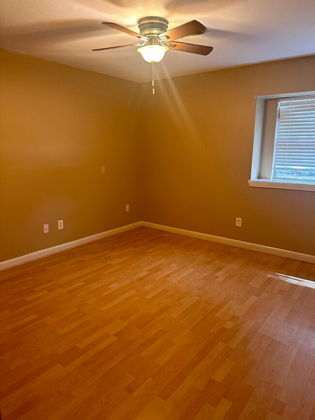 Foto del edificio - 5830 Effingham Dr