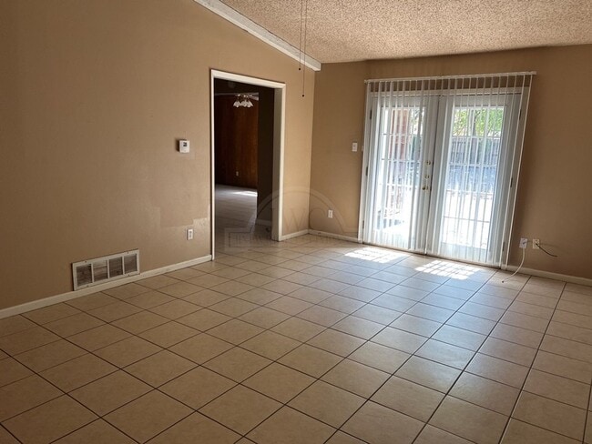 Building Photo - 2404 Carnation Dr