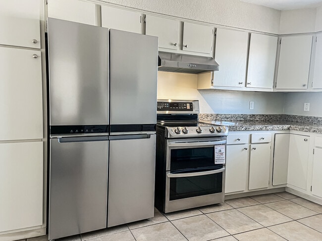 Building Photo - 16405 E Arroyo Vista Dr