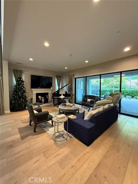 Building Photo - 112 Gardenview