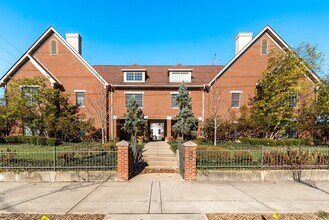 Building Photo - 807 E Main St