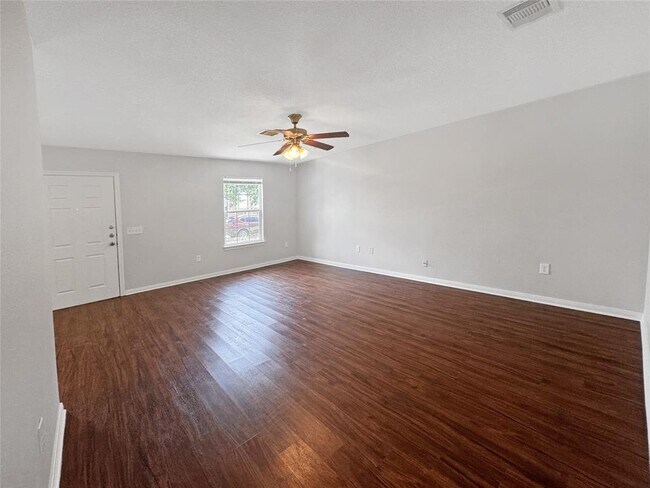 Building Photo - 7405 Blue Jay Dr