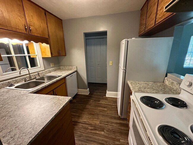 Foto del edificio - Eastside duplex by Costco avail now!
