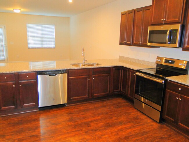 Foto del edificio - 8814 Commons Townes Dr