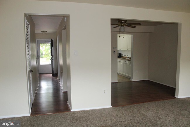 Building Photo - 2352 Sun Valley Cir