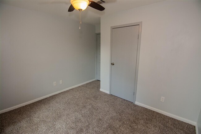 Building Photo - 2302 Cades Cove Dr