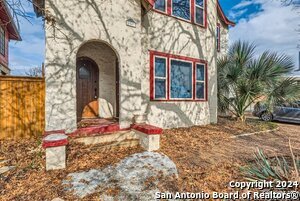 Building Photo - 1547 W Agarita Ave