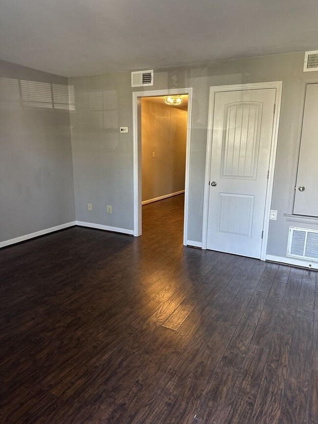 Building Photo - Beautiful updated 2 bedroom and 1 bathroom in Old Southwest Roanoke