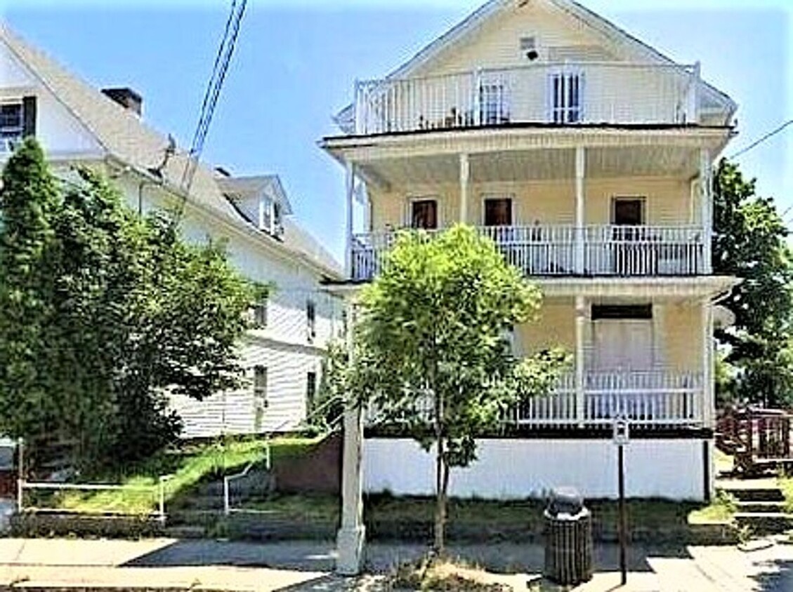 Primary Photo - 72 Pocasset Ave