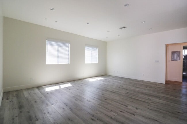 Building Photo - 14252 Erwin St