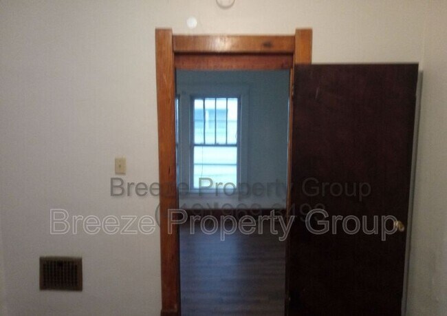 Building Photo - 1820 Marne Ave