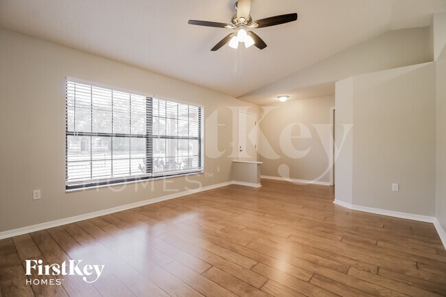 Foto del edificio - 3260 St James Ave