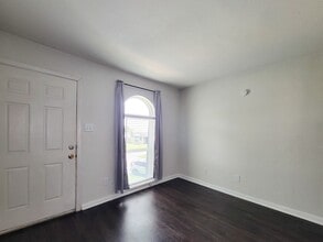 Building Photo - 101 Brookside Ln