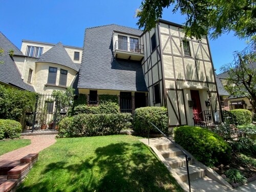 Foto principal - 1156 N Curson Ave